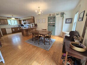 806 Foreside Rd in Topsham, ME - Building Photo - Building Photo