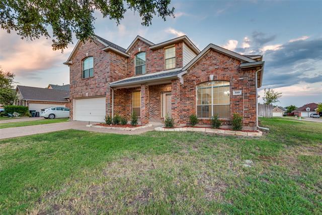 300 Dover Heights Trail in Mansfield, TX - Building Photo