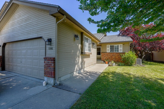 7206 N Hamilton St in Spokane, WA - Building Photo - Building Photo