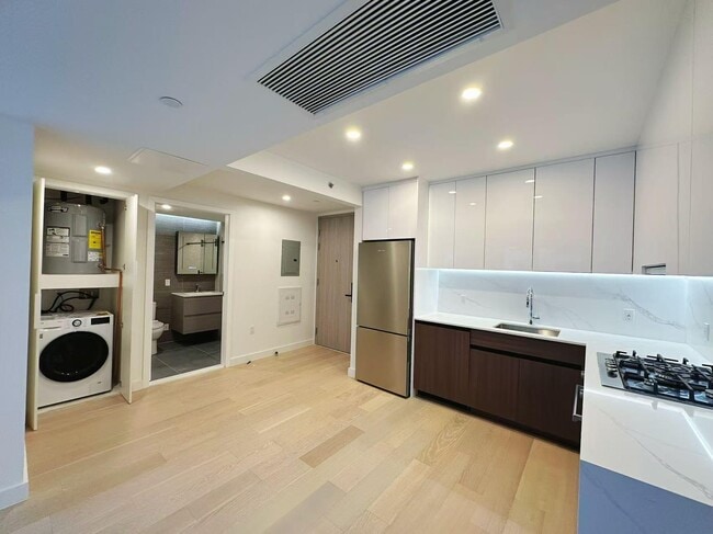 144-49 Northern Blvd in Queens, NY - Building Photo - Building Photo