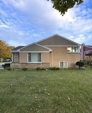 7225 E Prairie Rd in Lincolnwood, IL - Building Photo - Building Photo