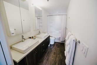 785 Sterling Lyon Pkwy in Winnipeg, MB - Building Photo - Building Photo