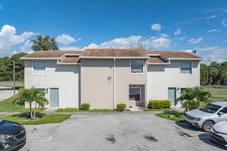 The Landings in West Palm Beach, FL - Building Photo - Building Photo