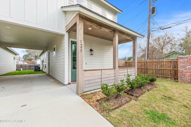 121 Mayberry Grv St in Youngsville, LA - Building Photo - Building Photo