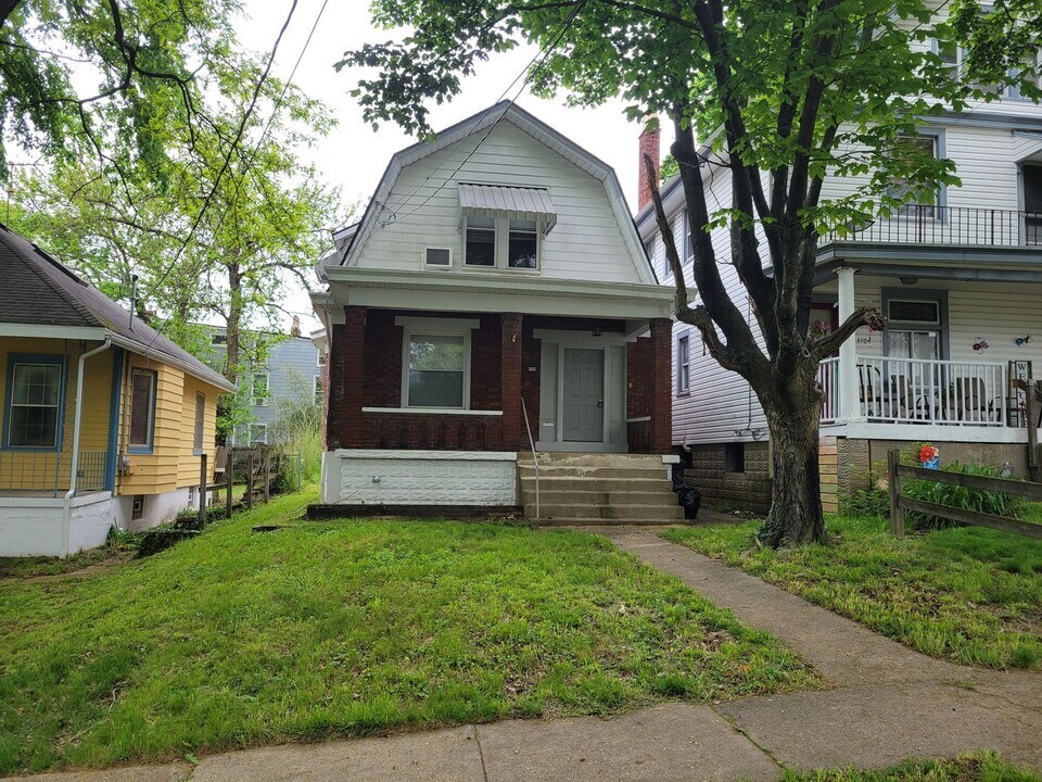 3706 Wieman Ave in Cincinnati, OH - Building Photo