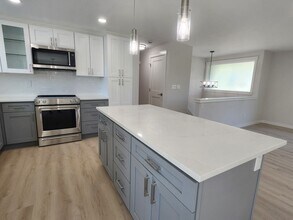 12625 NE 133rd Pl in Kirkland, WA - Building Photo - Building Photo