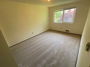 21906 54th Ave W, Unit B in Mountlake Terrace, WA - Building Photo - Building Photo