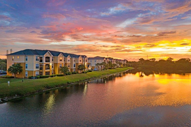Aluna Largo in Clearwater, FL - Foto de edificio