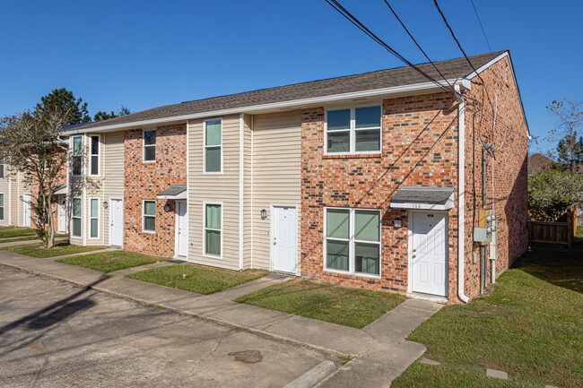 Creekwood Townhomes in Hammond, LA - Foto de edificio - Building Photo