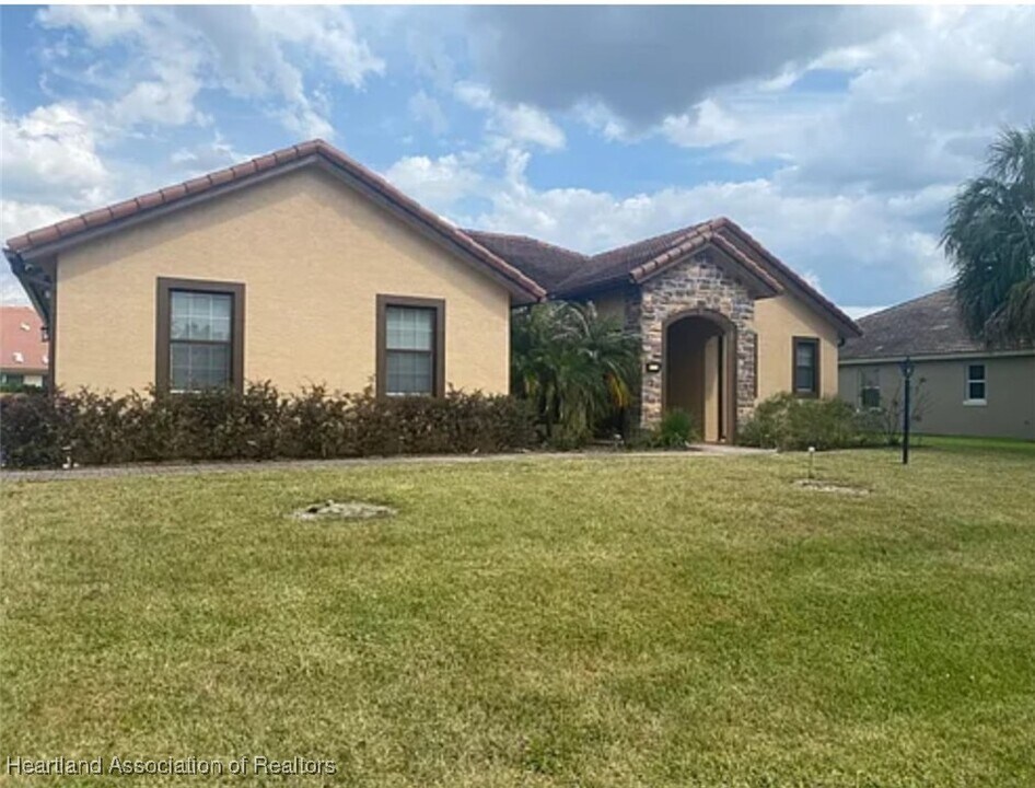 5016 Friars Cove St in Sebring, FL - Building Photo