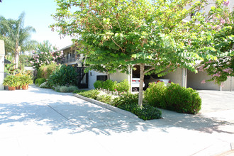 237 W Verdugo Ave in Burbank, CA - Building Photo - Building Photo