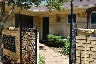 1821 E Cedar Elm Dr in Arlington, TX - Building Photo - Building Photo