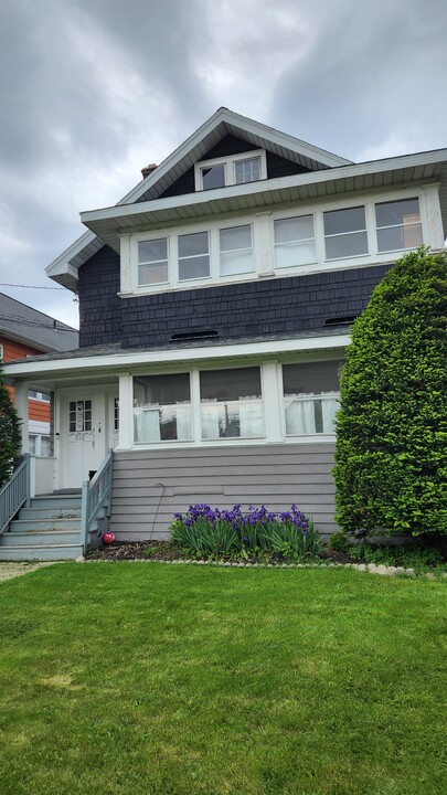 210 Woodbine Ave, Unit Second floor in Syracuse, NY - Foto de edificio