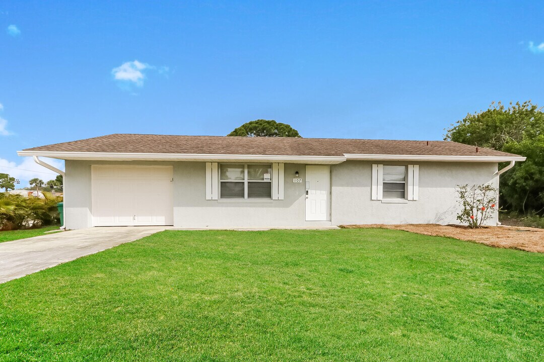 107 NE Twylite Terrace in Port St. Lucie, FL - Building Photo