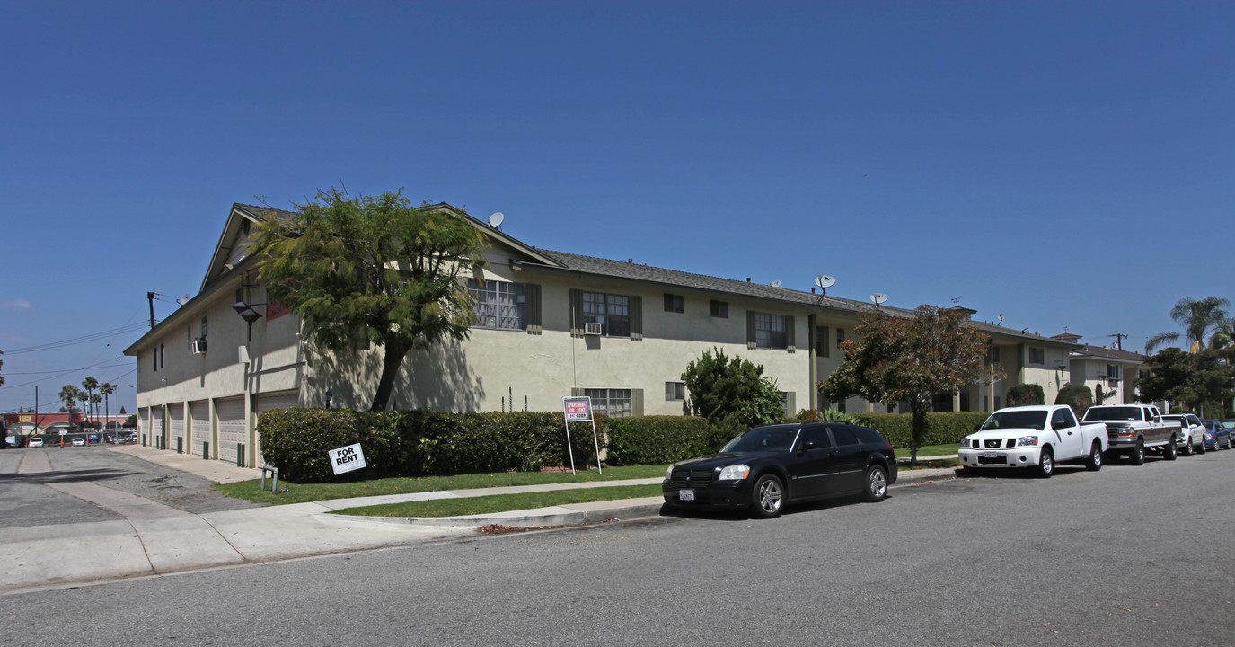 The Georgian in La Mirada, CA - Building Photo