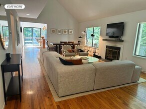 12 Orkney Rd in East Hampton, NY - Building Photo - Building Photo
