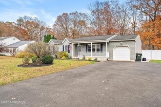 29 Anita Dr in Jackson Township, NJ - Foto de edificio - Building Photo