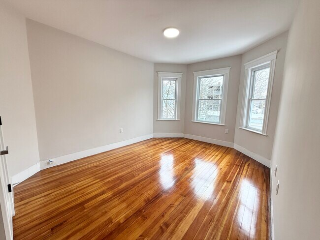 32 Raven St, Unit 2T in Boston, MA - Building Photo - Building Photo