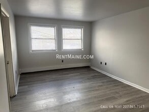 47 Sanford St, Unit Apt #7 in Bangor, ME - Foto de edificio - Building Photo