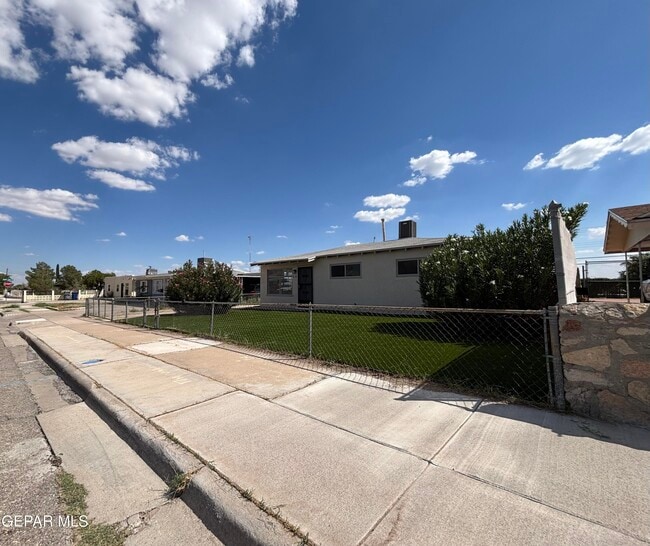 6138 Taos Dr in El Paso, TX - Building Photo - Building Photo
