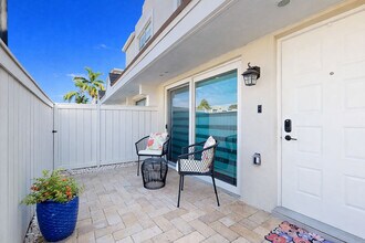 6840 SW 45th Ln in Miami, FL - Foto de edificio - Building Photo