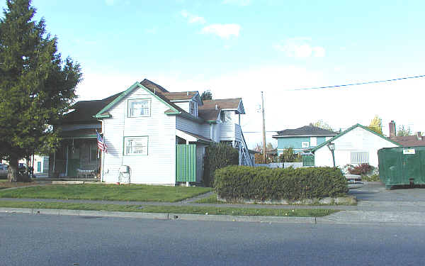 City Apartments in Enumclaw, WA - Foto de edificio - Building Photo