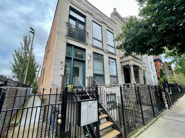 1537 N Fairfield Ave, Unit 2