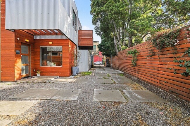 3425 Louise St in Oakland, CA - Foto de edificio - Building Photo