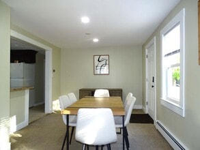 303 Bishop St in Framingham, MA - Foto de edificio - Building Photo