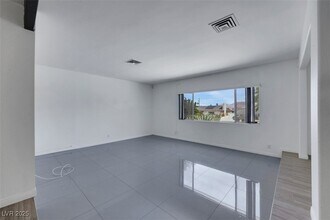 1716 S 17th St in Las Vegas, NV - Foto de edificio - Building Photo