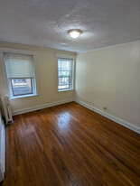 380 Riverway, Unit 3 in Boston, MA - Foto de edificio - Building Photo