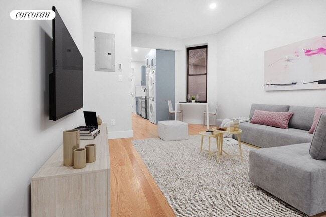 323 E 93rd St in New York, NY - Building Photo - Building Photo