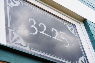 3225 Bishop St in Cincinnati, OH - Building Photo - Building Photo