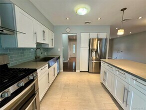 68 Jamaica Ave in Plainview, NY - Building Photo - Building Photo