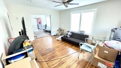 975 Burton Ave in Cincinnati, OH - Foto de edificio - Interior Photo