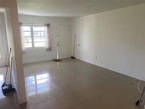 51 NE 204th St in Miami, FL - Building Photo - Building Photo