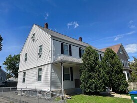 36 Everett St, Unit 2 in Medford, MA - Building Photo