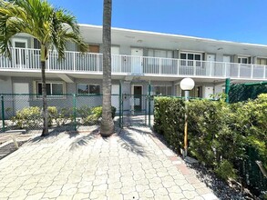 2175 NE 56th St, Unit 110 in Fort Lauderdale, FL - Foto de edificio - Building Photo