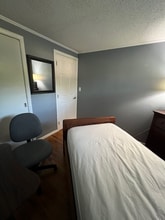 240 Greenaway Dr in Springfield, MA - Building Photo - Building Photo