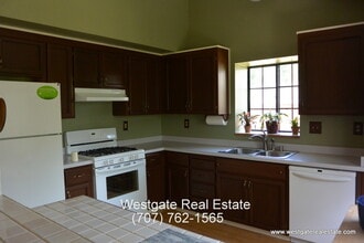 1505 Abercrombie Way in Petaluma, CA - Building Photo - Building Photo