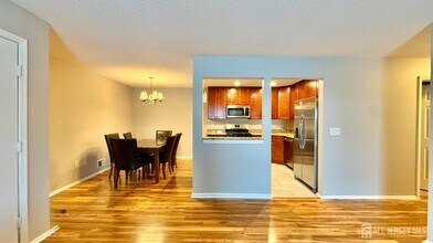 304 Bromley Pl in East Brunswick, NJ - Building Photo - Building Photo