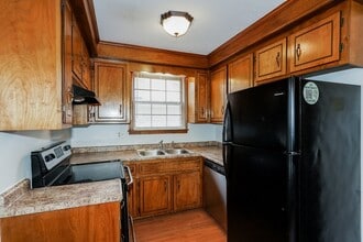 323 Southern Dr in Clarksville, TN - Building Photo - Building Photo