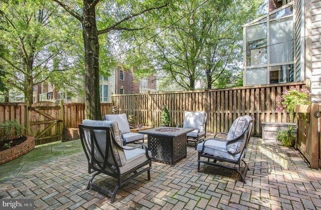 9936 Foxborough Cir in Rockville, MD - Building Photo - Building Photo