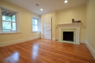 1614 Beacon St in Brookline, MA - Foto de edificio - Building Photo