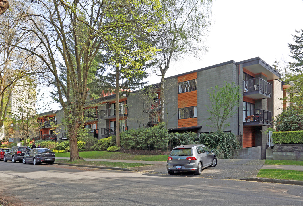 Brandon Lodge in Vancouver, BC - Building Photo