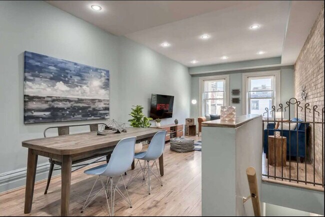 244 Queen St E in Toronto, ON - Building Photo - Building Photo