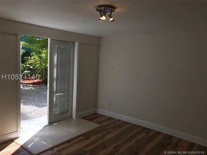 509 SW 8th St-Unit -2B in Fort Lauderdale, FL - Foto de edificio - Building Photo