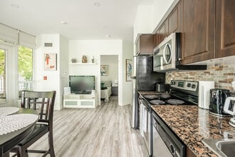 215 Fort York Blvd, Unit SI ID1384978P in Toronto, ON - Building Photo - Building Photo