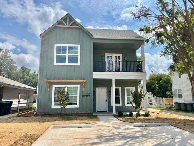 property at 216 E Hurd St
