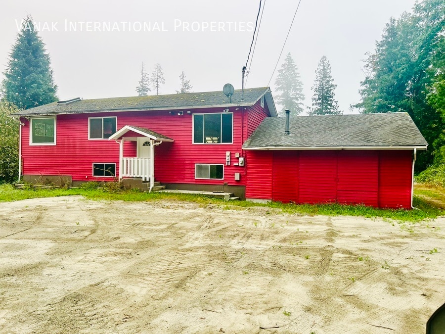 43742 Watkins Rd in Mission, BC - Building Photo